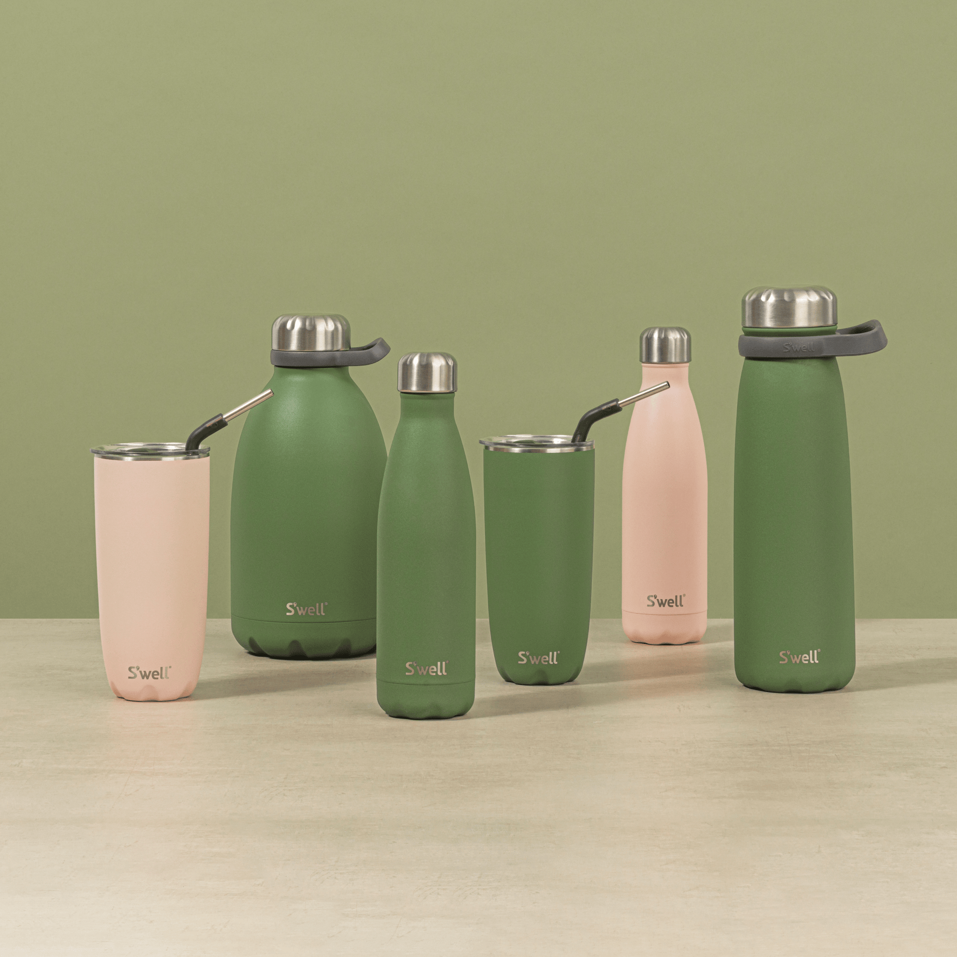 roamer-64oz-v1 Swell-64oz-GreenJasper-Roamer-Lifestyle.png