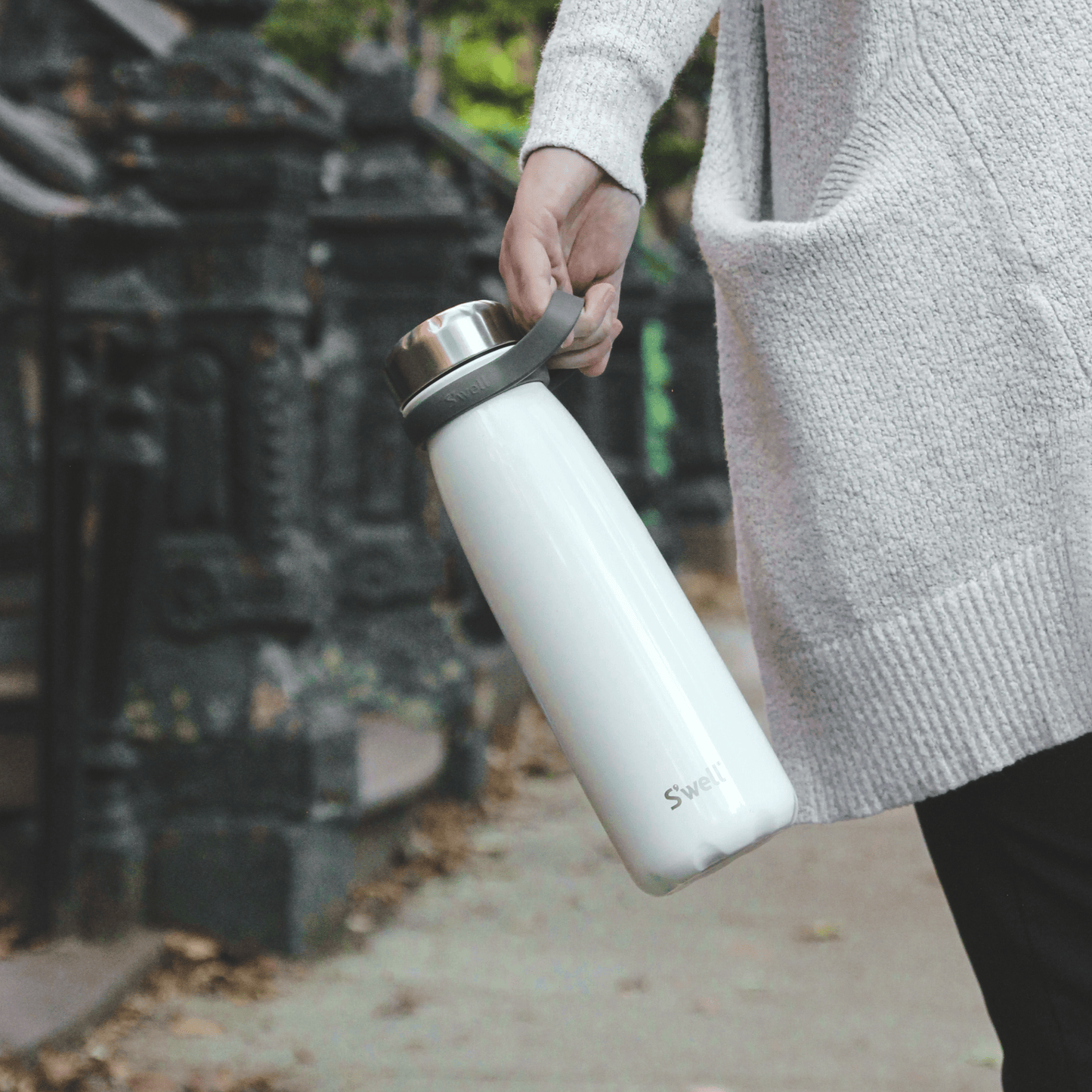 traveler-40oz-p0 Swell-Water-Bottle-Traveler-40oz-White-Angel-Food-Lifestyle-1.png