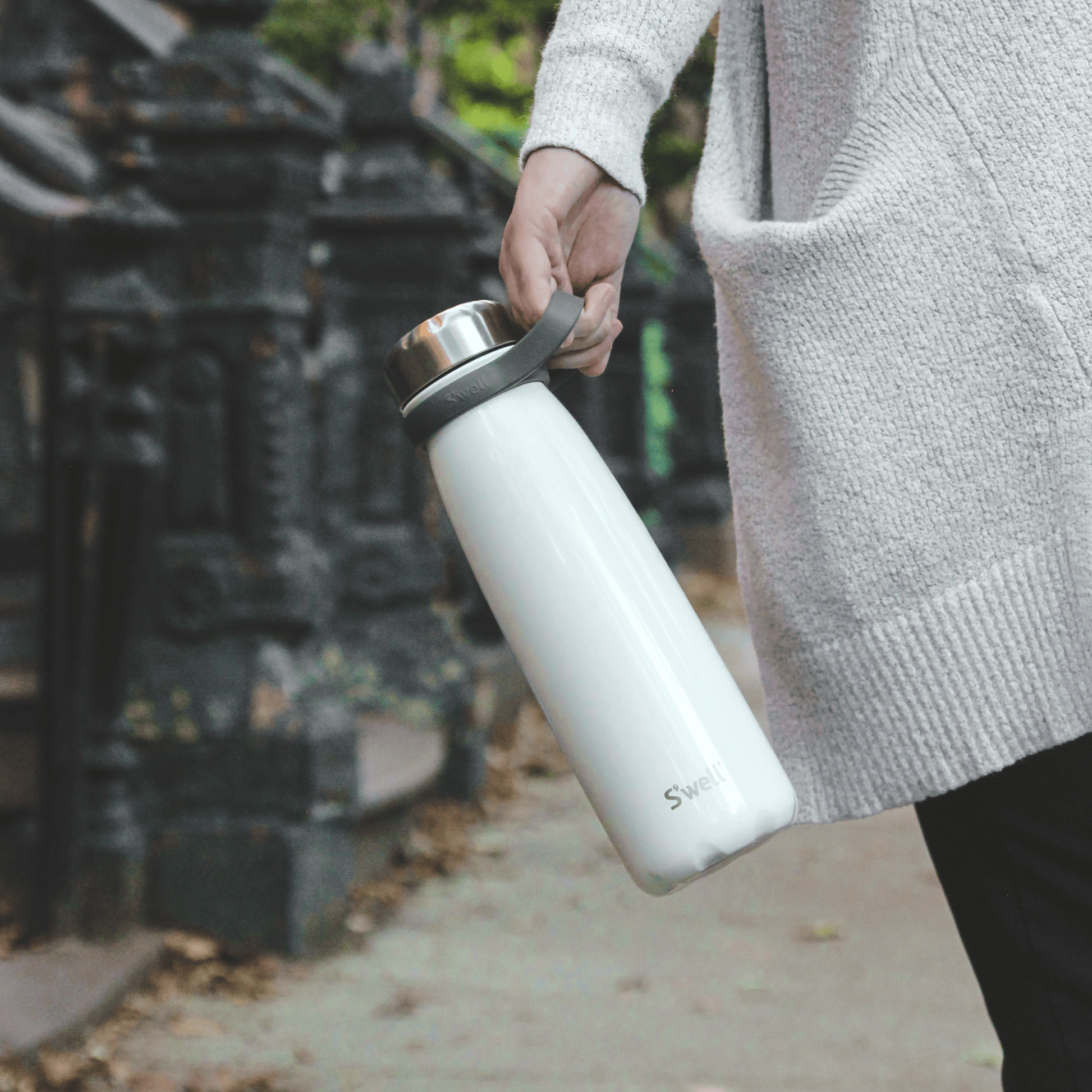 traveler-40oz-p0 Swell-Water-Bottle-Traveler-40oz-White-Angel-Food-Lifestyle-1.png