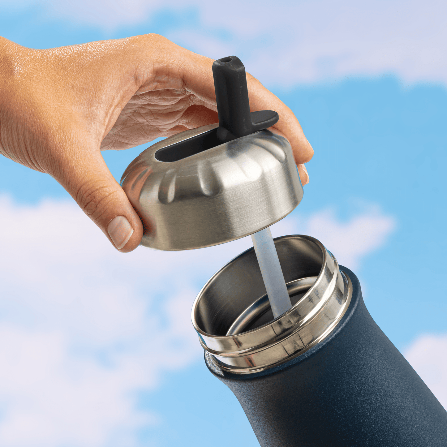 traveler-flip-straw-lid-m1 Swell_Flip_Straw_Cap_Traveler-Straw-Down-Bottle-1.png