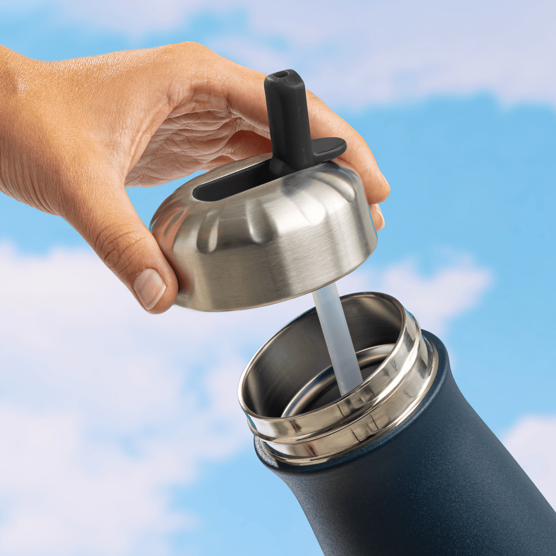 traveler-flip-straw-lid-m1 Swell_Flip_Straw_Cap_Traveler-Straw-Down-Bottle-1.png